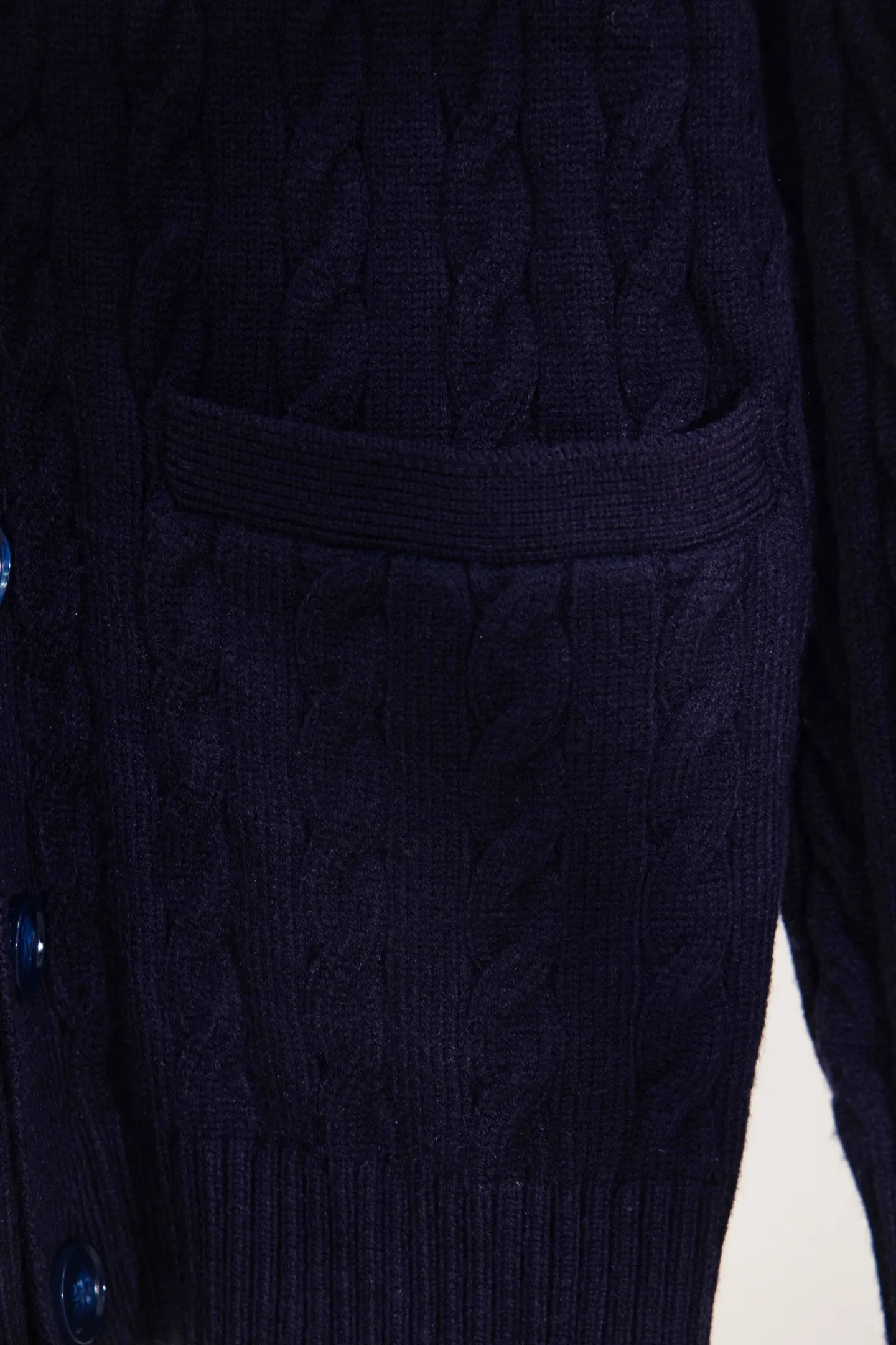 P210 model number: Y198 Ralph Lauren men's cardigan jacket men's hemp flower cardigan. The version is really good-looking. It can be worn alone or as a jacket to be worn inside or outside. The upper body shows personal fashion charm. Four colors are available. Same style for men and women. A must-see item for new summer products. Hang tag. Hanging beads. Washable packaging bag. Full set of accessories. Very good appearance. Super exquisite workmanship. Size: S-XL